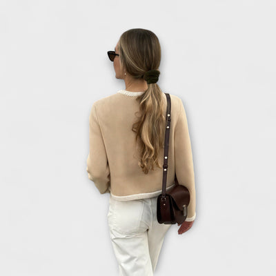 Klasični pulover z okrasnimi žepi