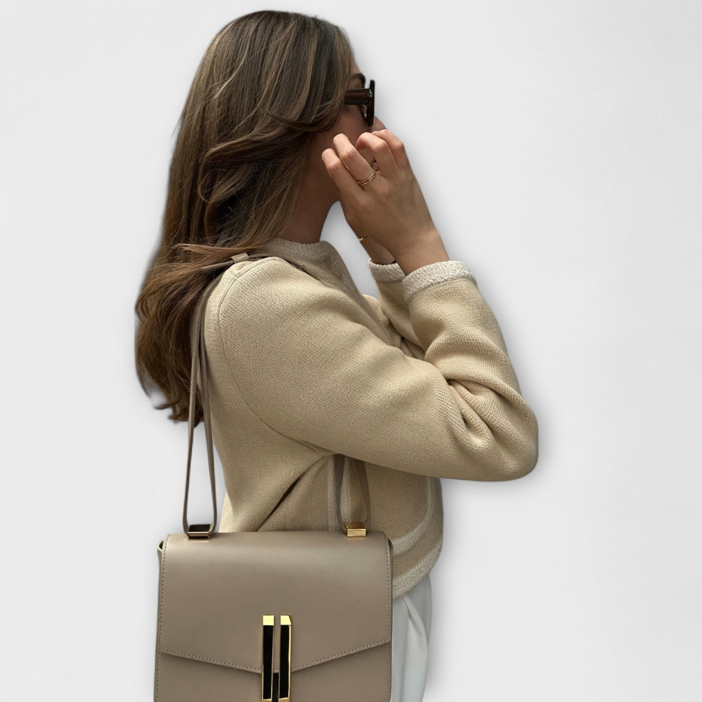 Klasični pulover z okrasnimi žepi