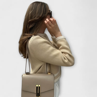 Klasični pulover z okrasnimi žepi