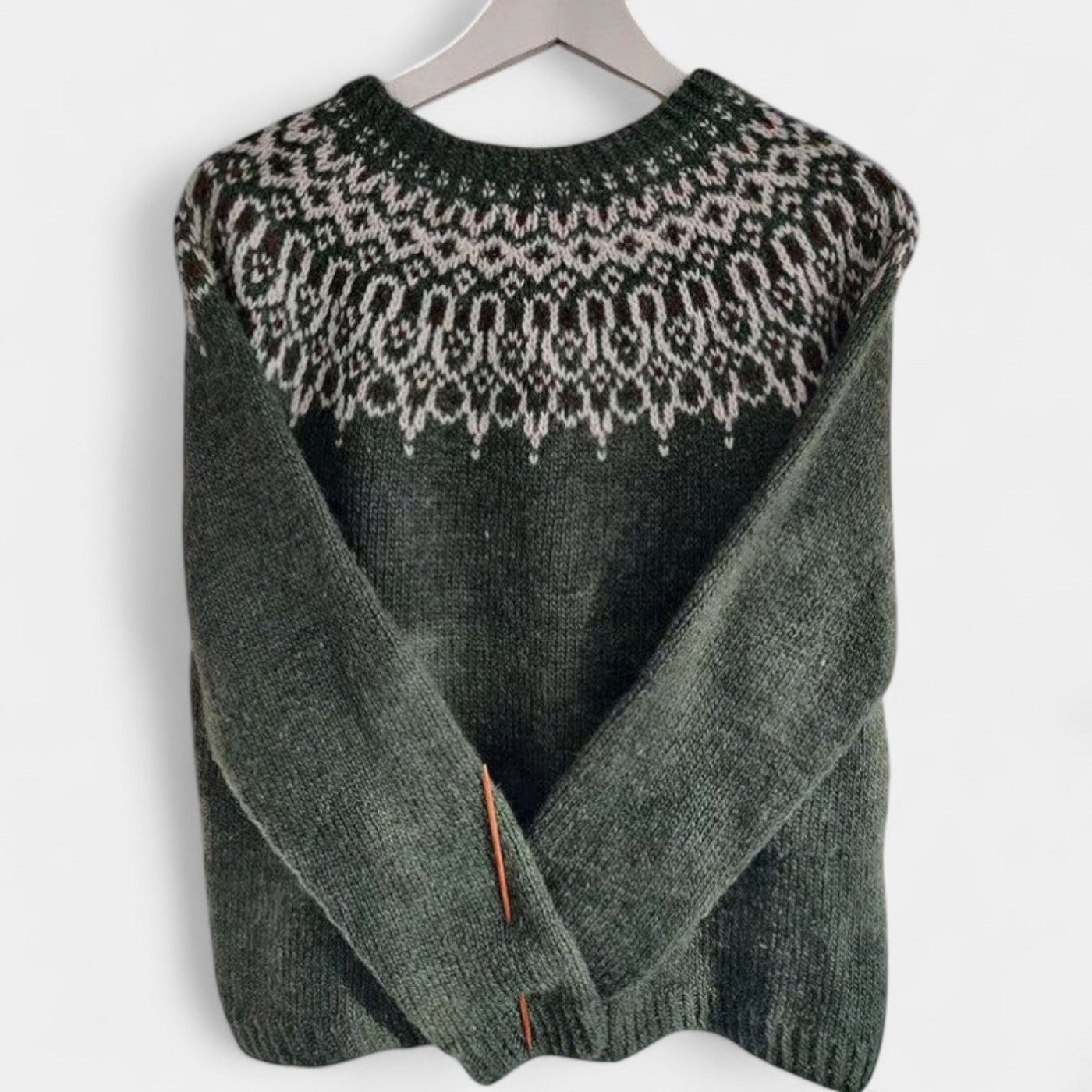 Maja – Klasičen retro pulover